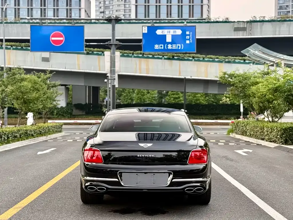 Bentley Flying Spur — фото 4