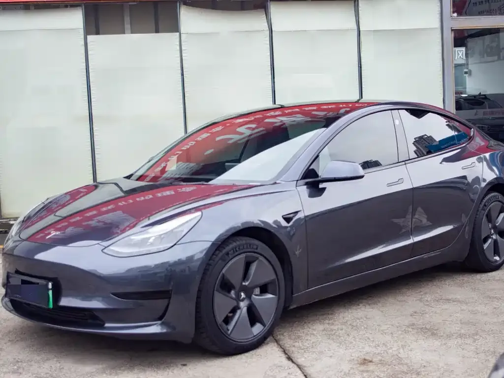 Tesla Model 3 — фото 1