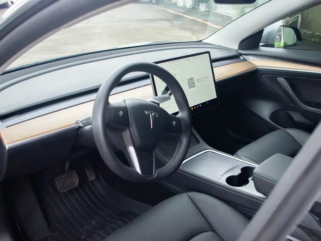 Tesla Model 3 — фото 9