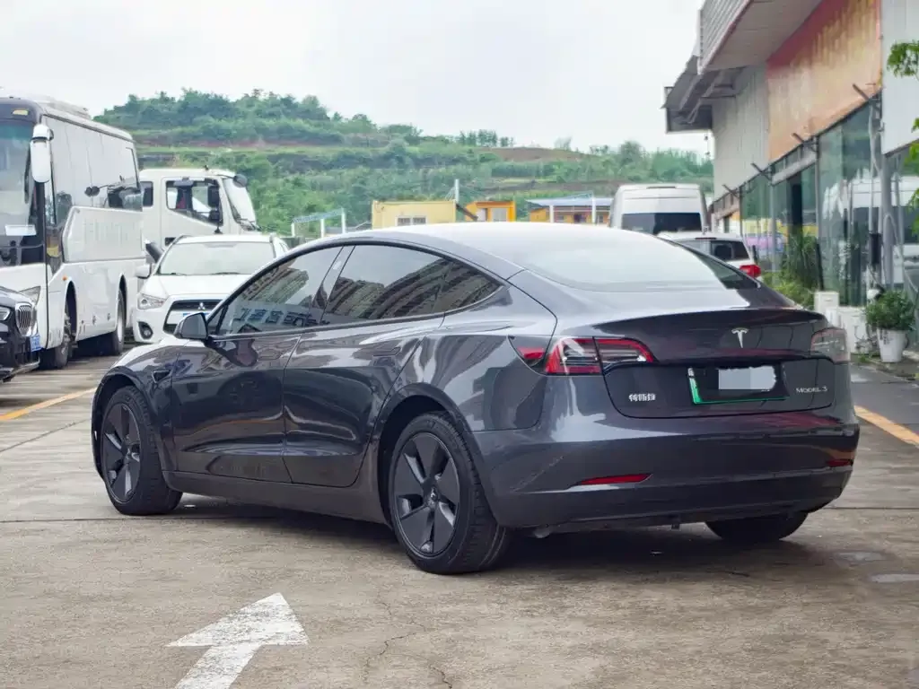 Tesla Model 3 — фото 3