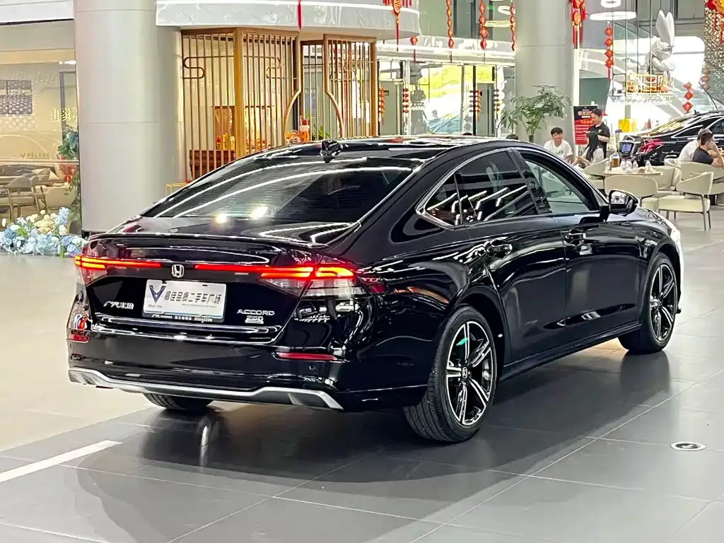 Honda Accord — фото 8