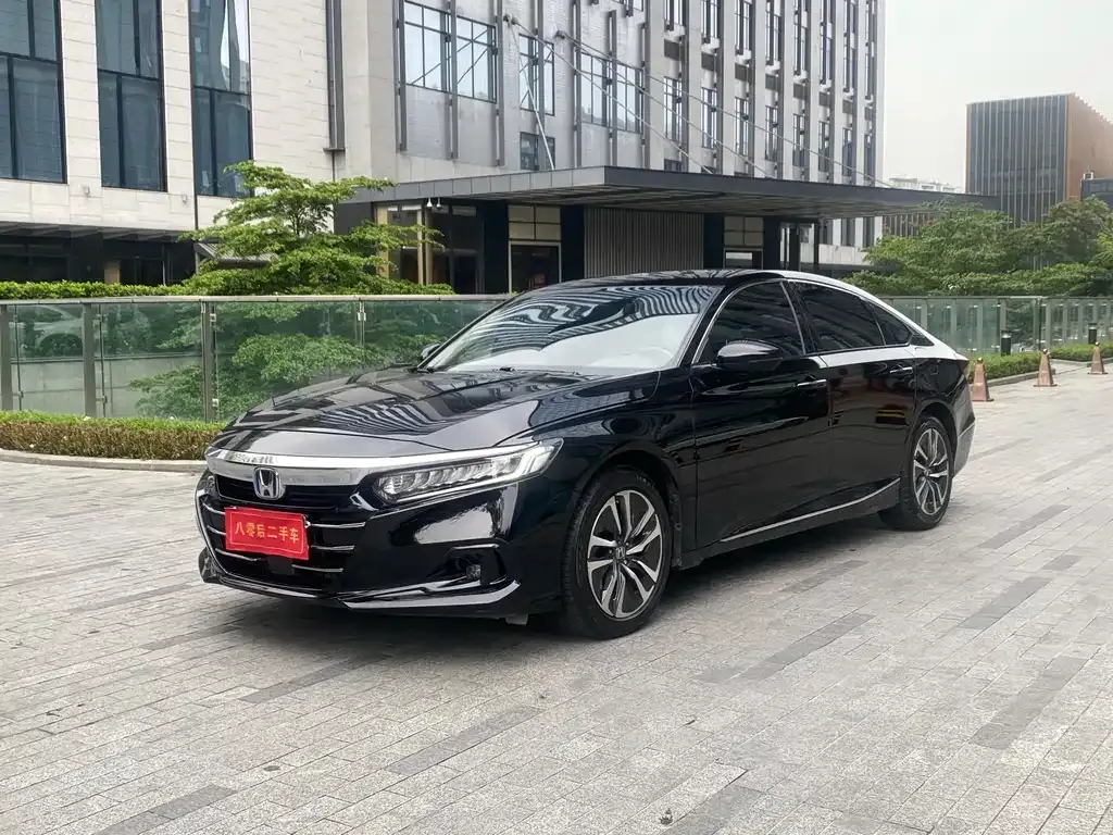 Honda Accord — фото 1