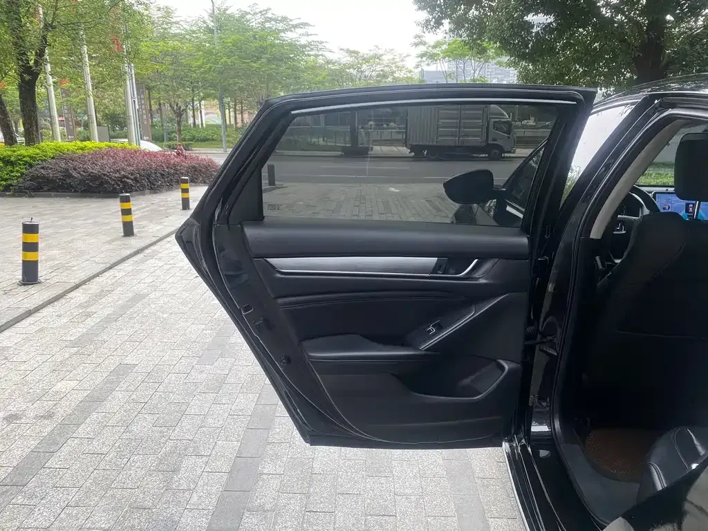 Honda Accord — фото 2