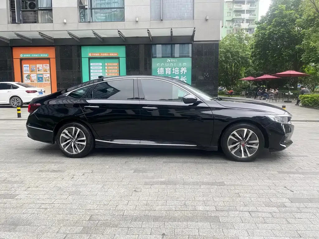 Honda Accord — фото 8
