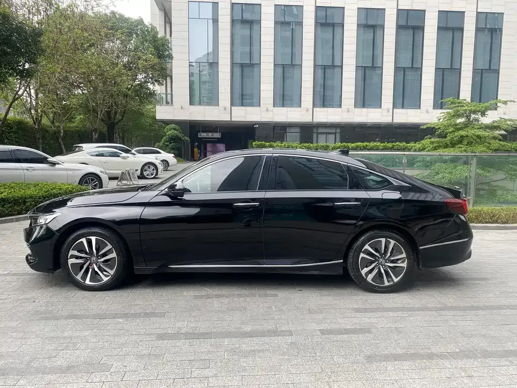 Honda Accord — фото 9
