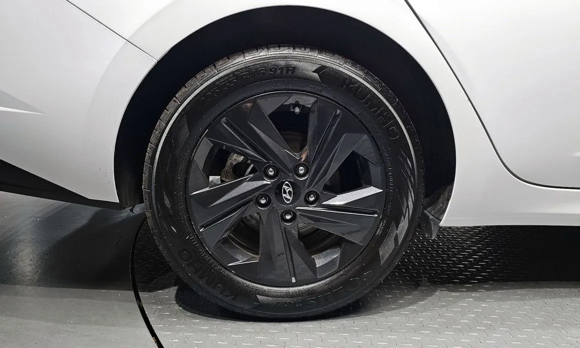 Hyundai AVANTE — фото 9