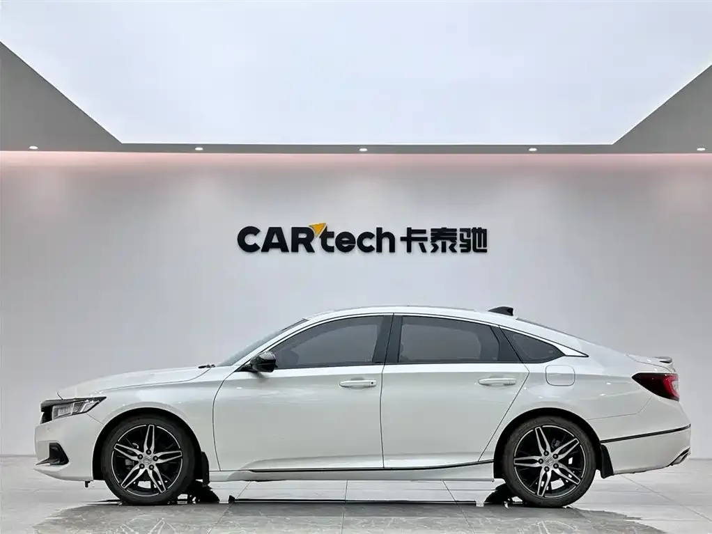 Honda Accord — фото 8