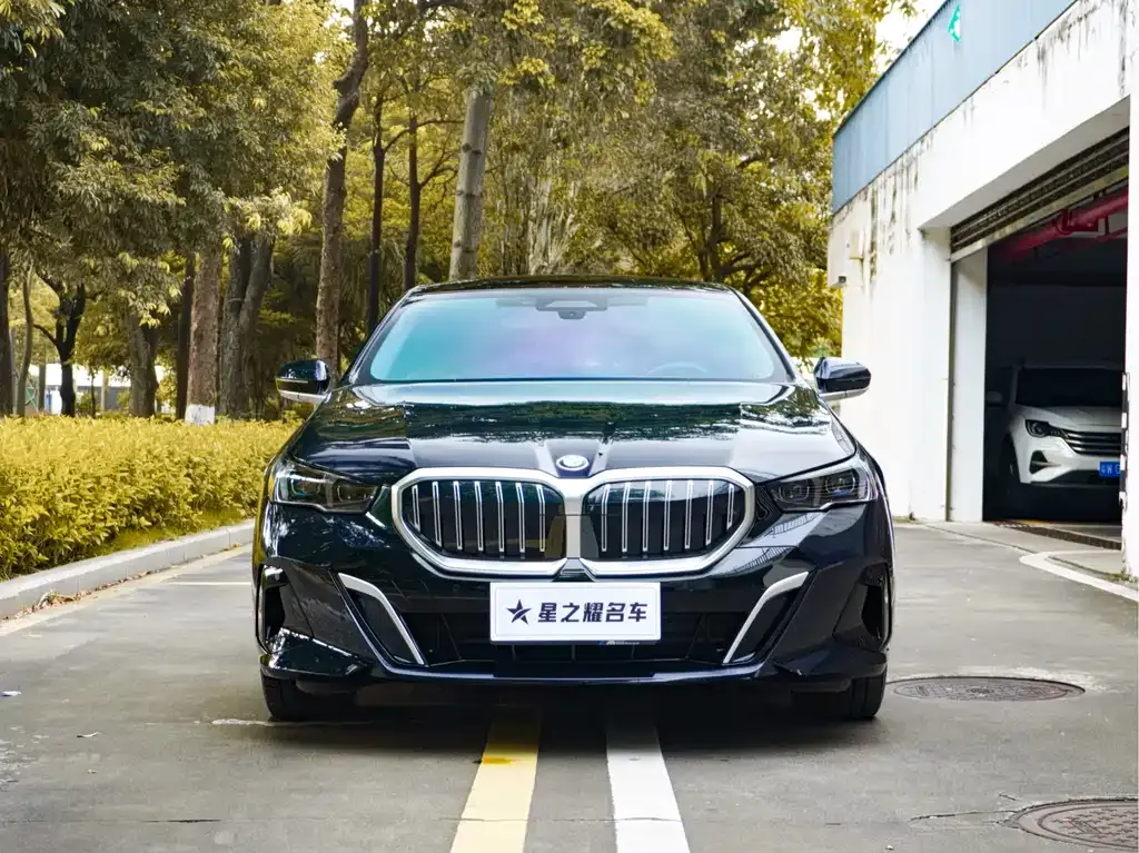 BMW 5 Series — фото 10