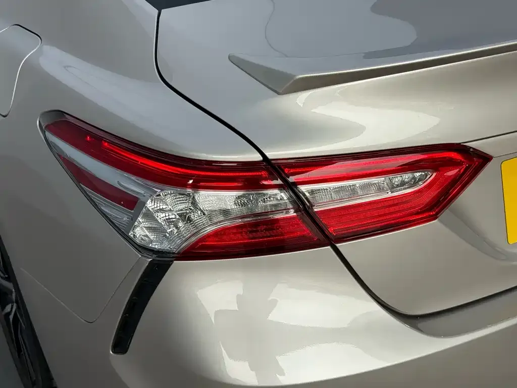 Toyota Camry — фото 9