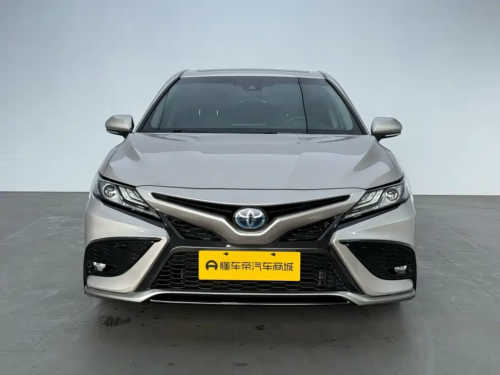 Toyota Camry — фото 10