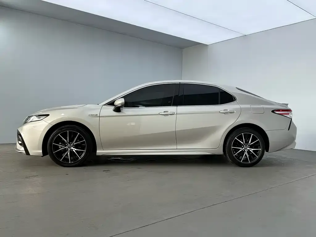 Toyota Camry — фото 6