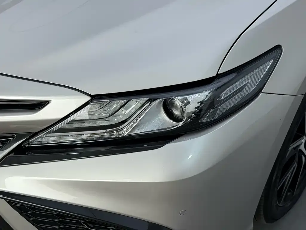 Toyota Camry — фото 8