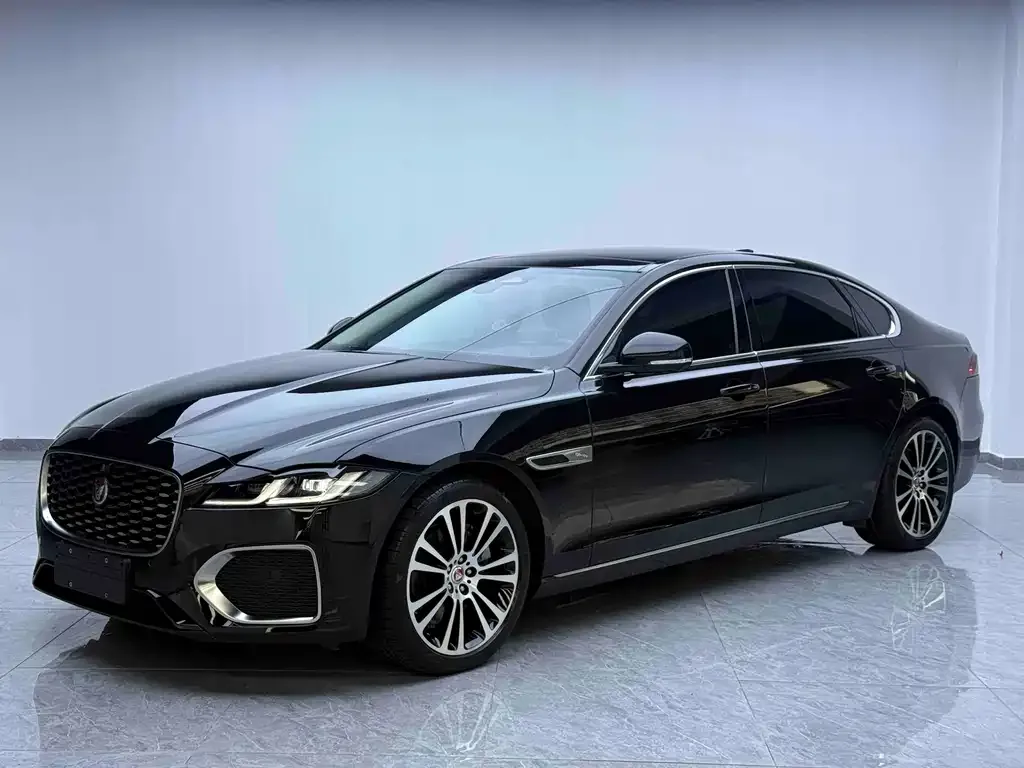 Jaguar XFL — фото 1