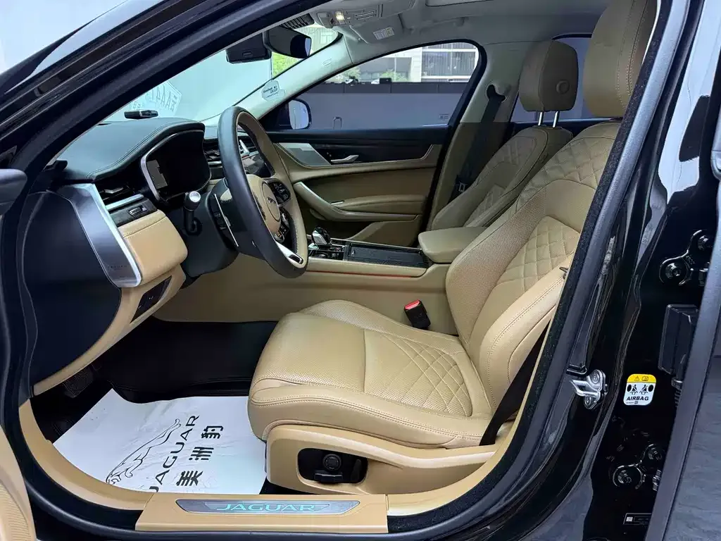 Jaguar XFL — фото 10