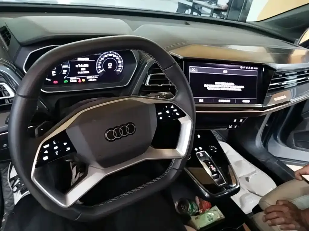 Audi Q4 e-tron — фото 3