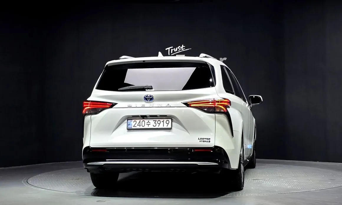 Toyota Sienna 2024 из KR, фото 3