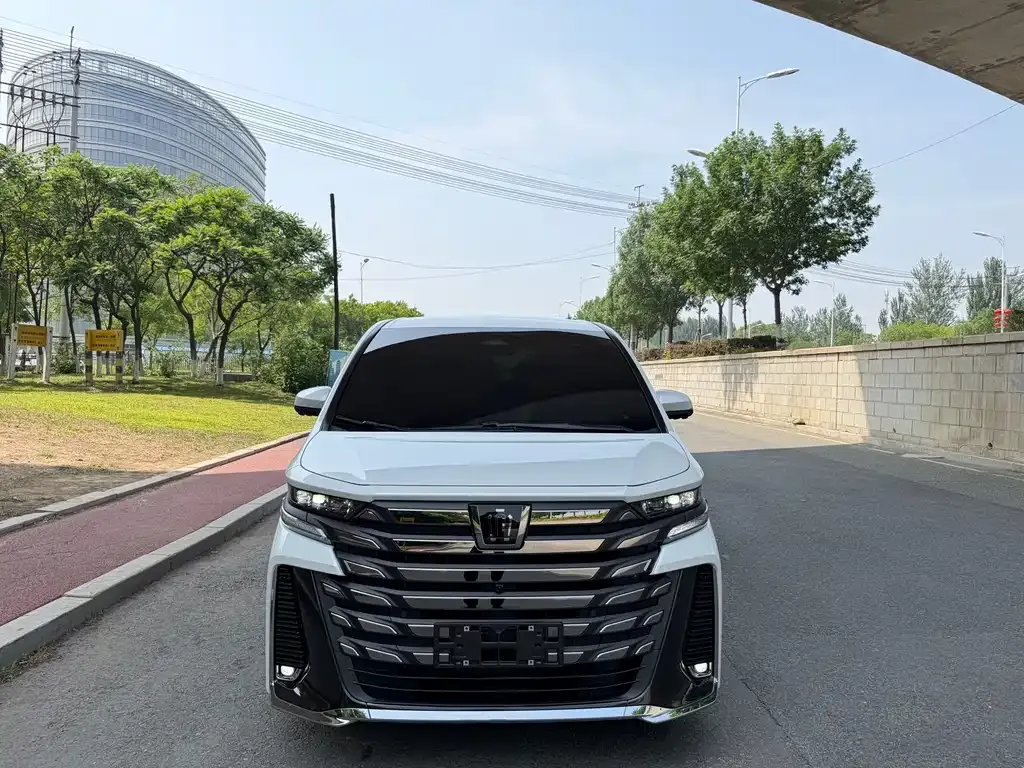 Toyota Vellfire — фото 2