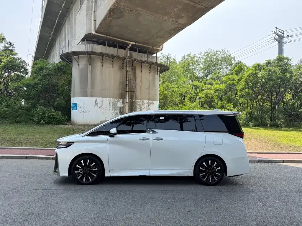Toyota Vellfire — фото 7