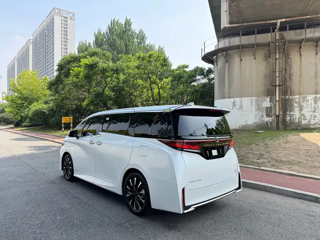 Toyota Vellfire — фото 4