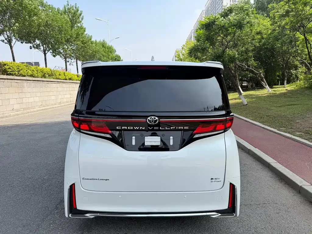 Toyota Vellfire — фото 3