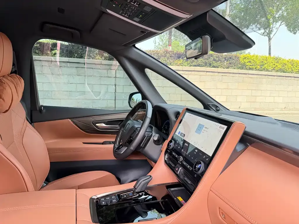 Toyota Vellfire — фото 8