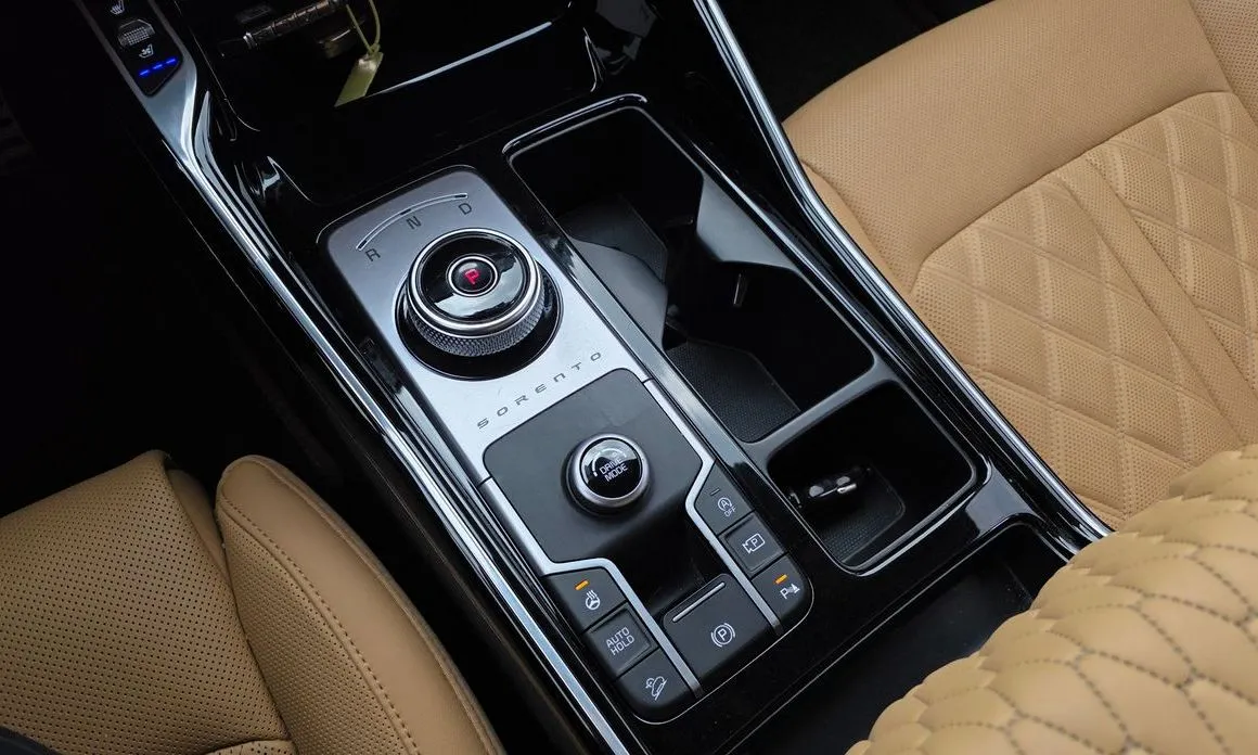 Kia Sorento — фото 9