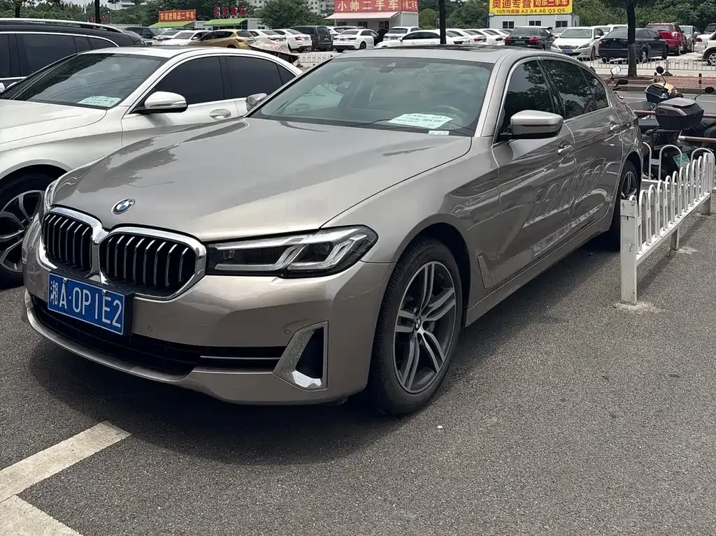 BMW 5 Series — фото 1