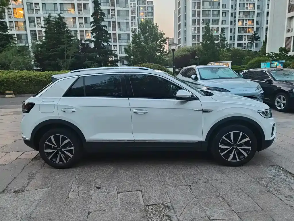 Volkswagen T-Roc — фото 10