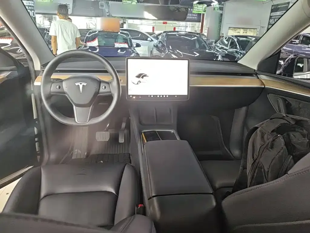 Tesla Model Y — фото 3