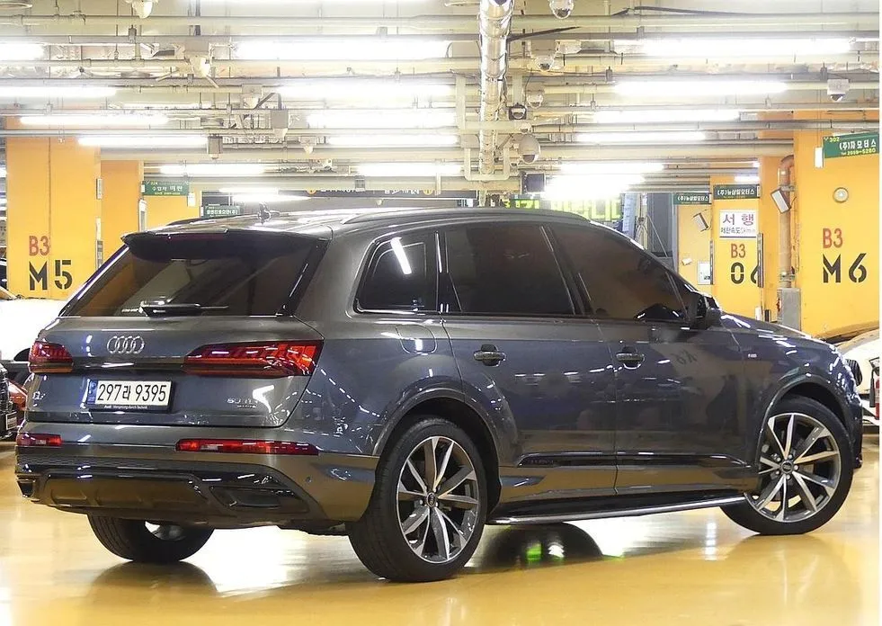 Audi Q7 2023 из KR, фото 9