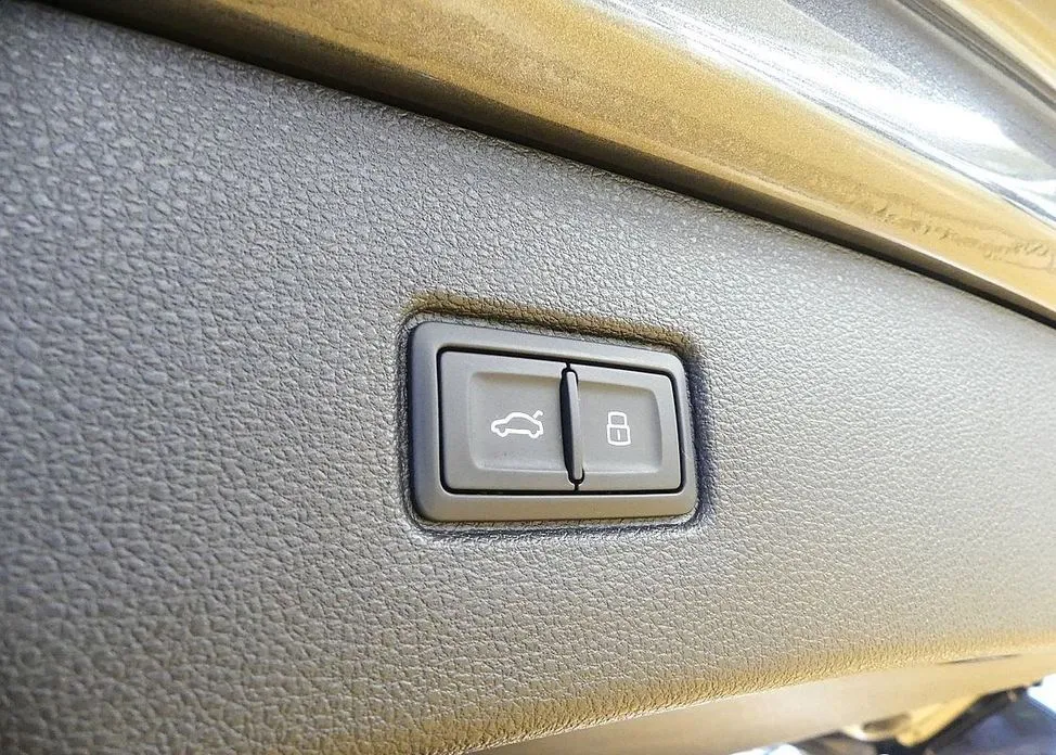 Audi Q7 2023 из KR, фото 8