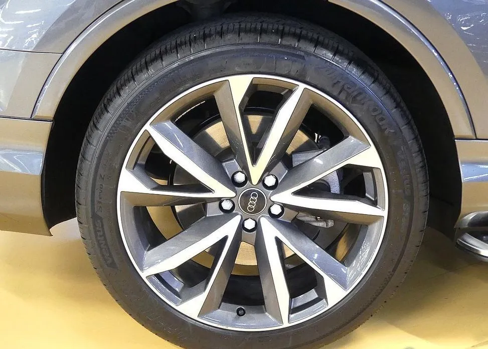 Audi Q7 2023 из KR, фото 6