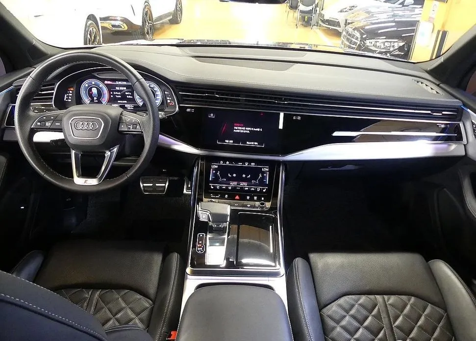 Audi Q7 2023 из KR, фото 7