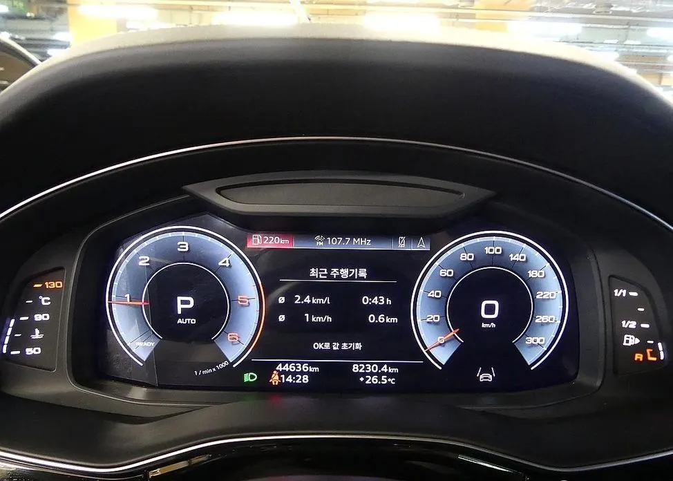 Audi Q7 2023 из KR, фото 2