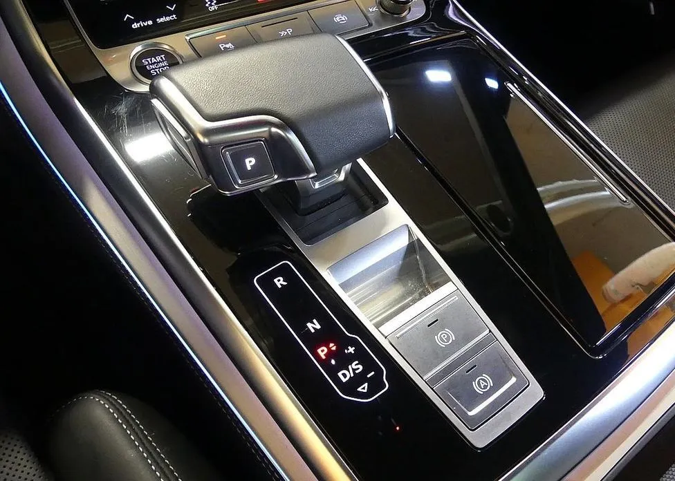 Audi Q7 2023 из KR, фото 4
