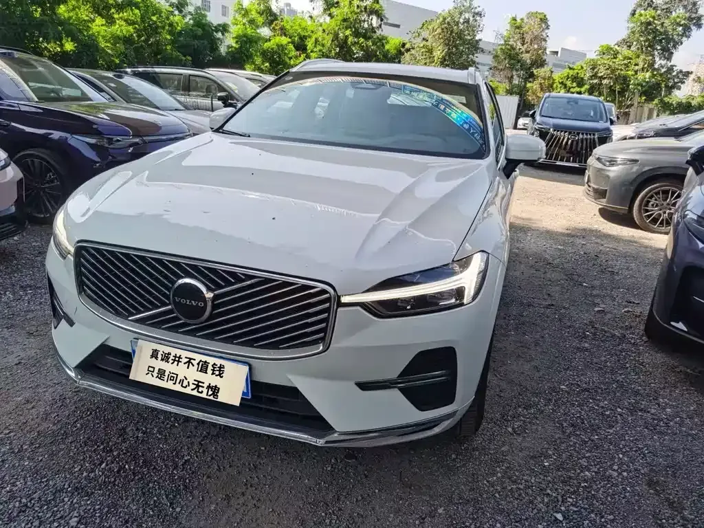 Volvo XC60 — фото 1
