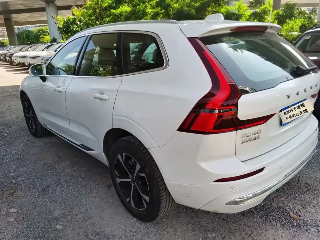 Volvo XC60 — фото 4