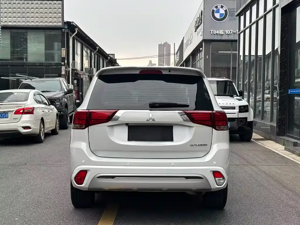 Mitsubishi Outlander 2022 из CN, фото 8