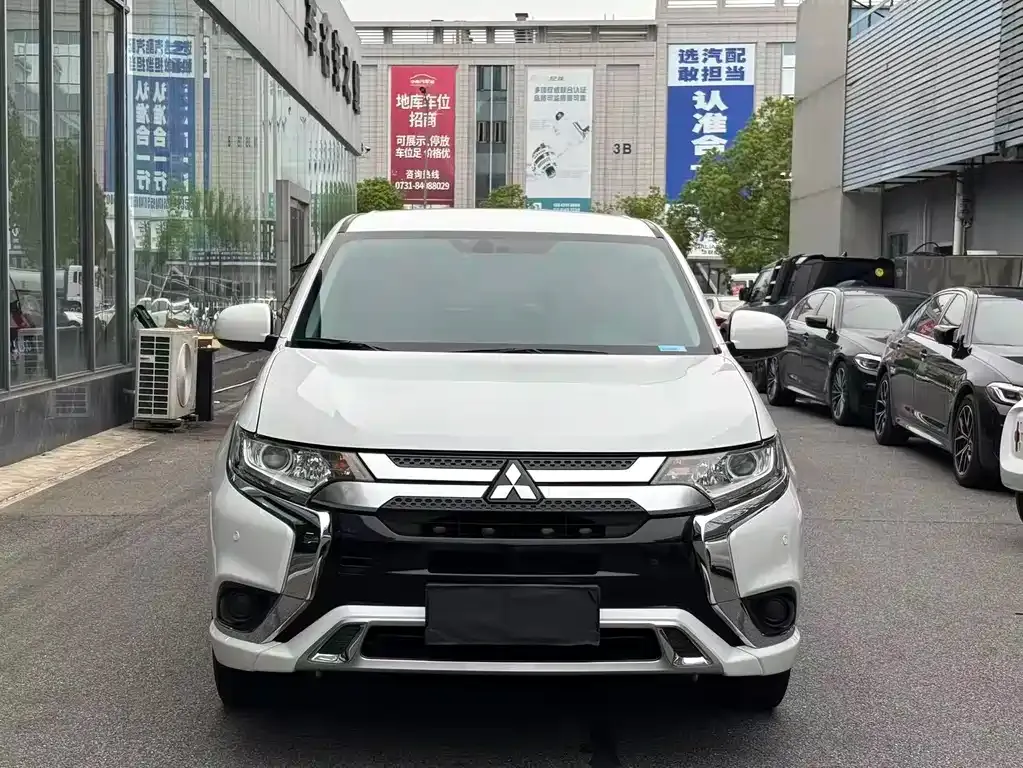 Mitsubishi Outlander 2022 из CN, фото 3