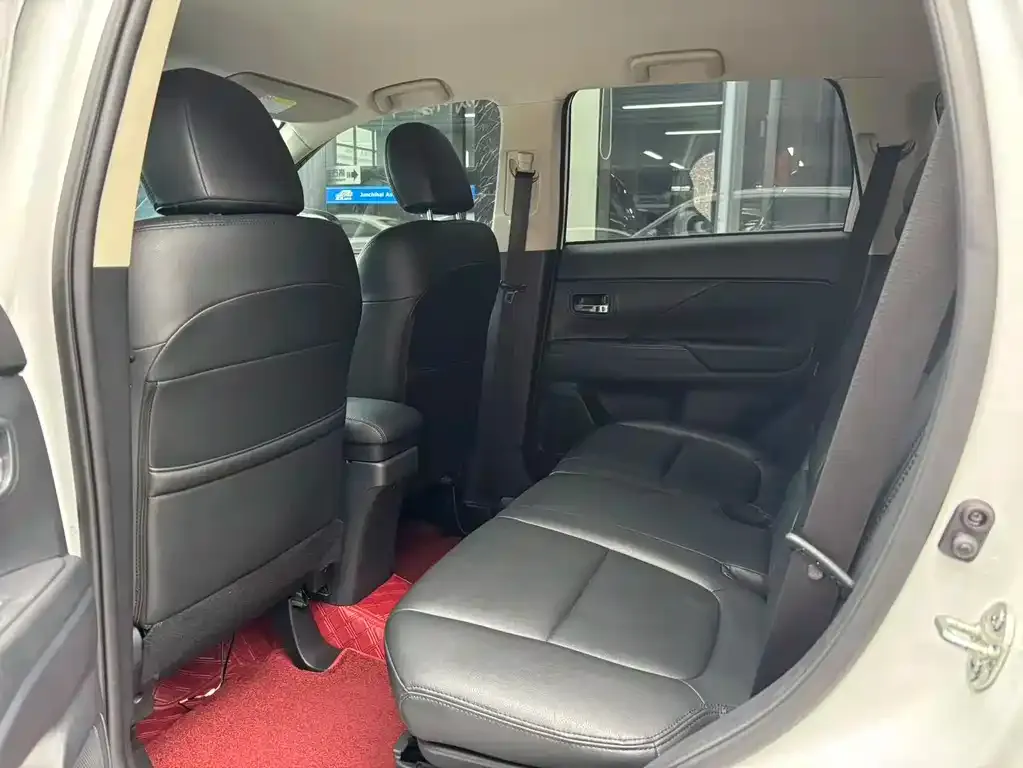 Mitsubishi Outlander 2022 из CN, фото 10