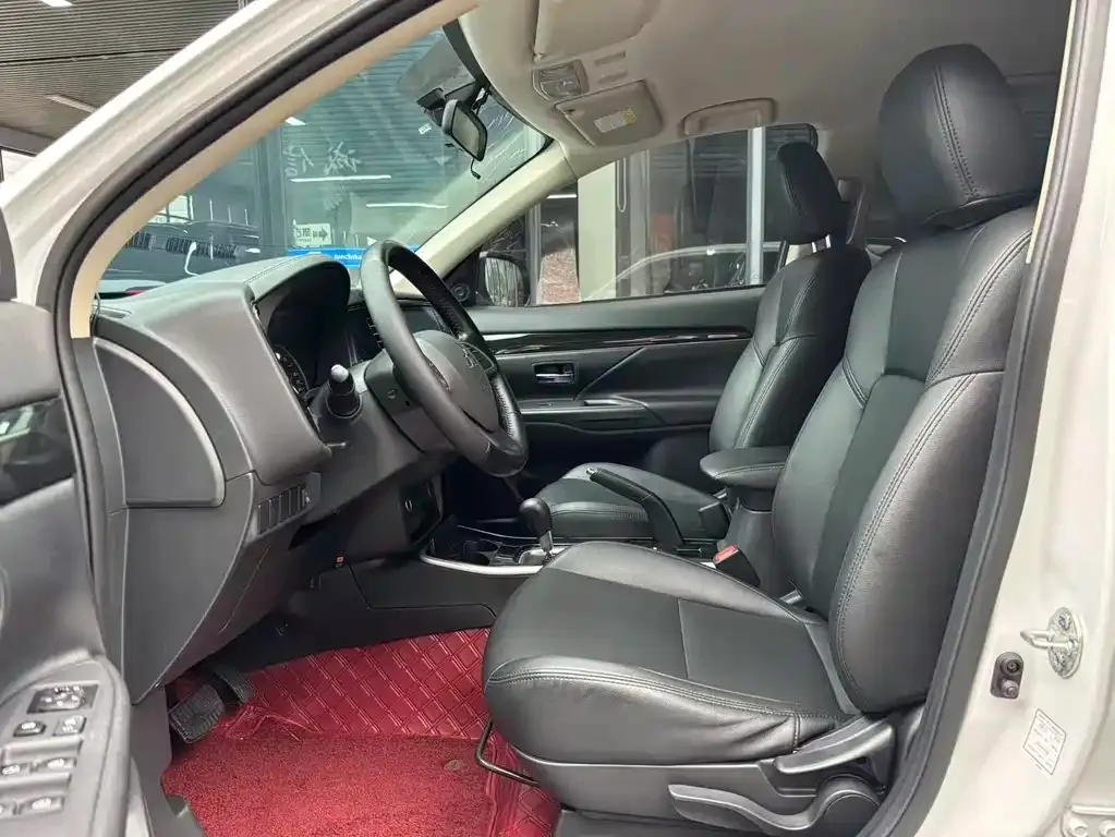 Mitsubishi Outlander 2022 из CN, фото 2