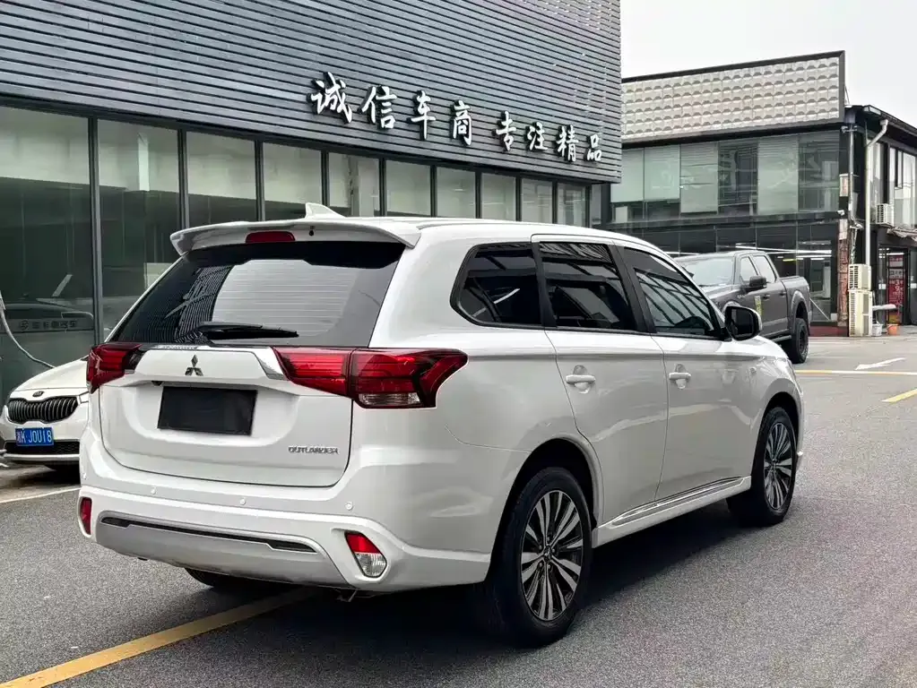Mitsubishi Outlander 2022 из CN, фото 9