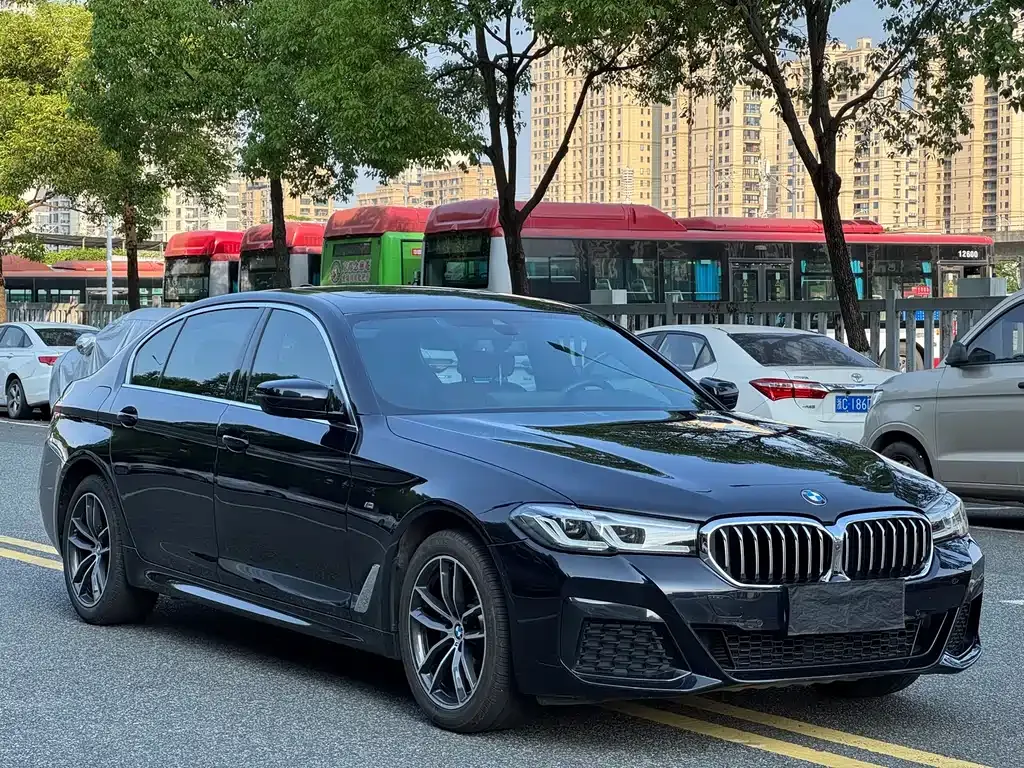 BMW 5 Series — фото 1