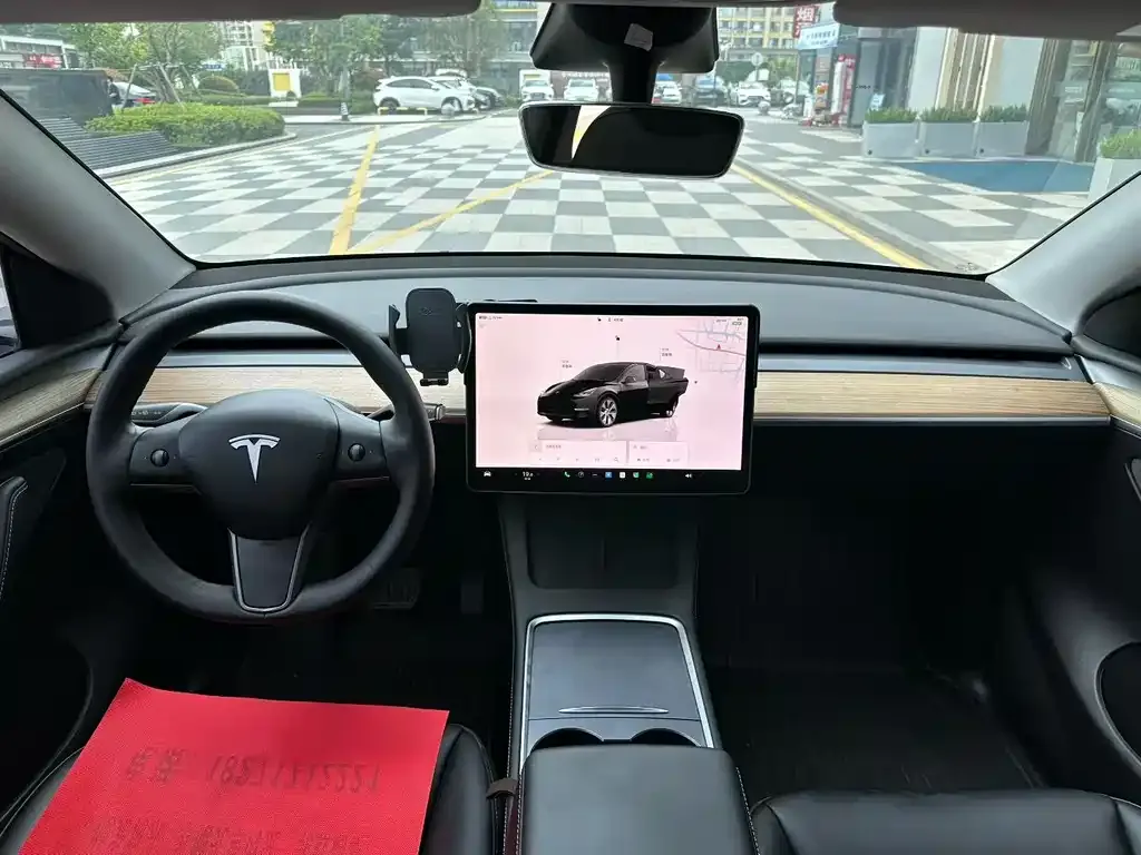 Tesla Model Y — фото 7