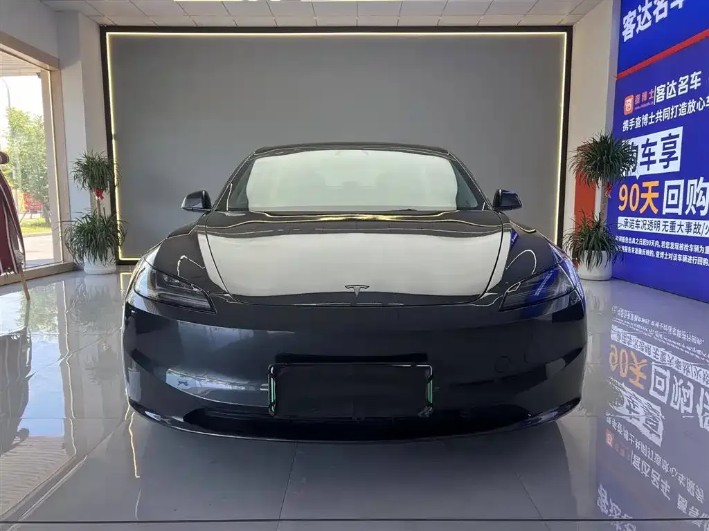 Tesla Model 3 — фото 9
