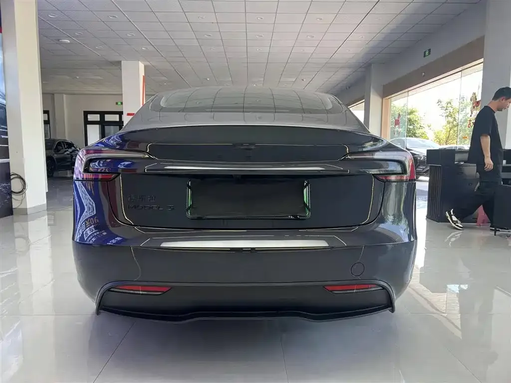 Tesla Model 3 — фото 8