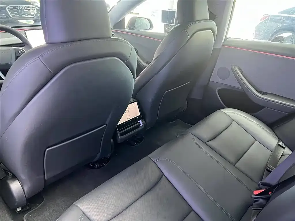 Tesla Model 3 — фото 3