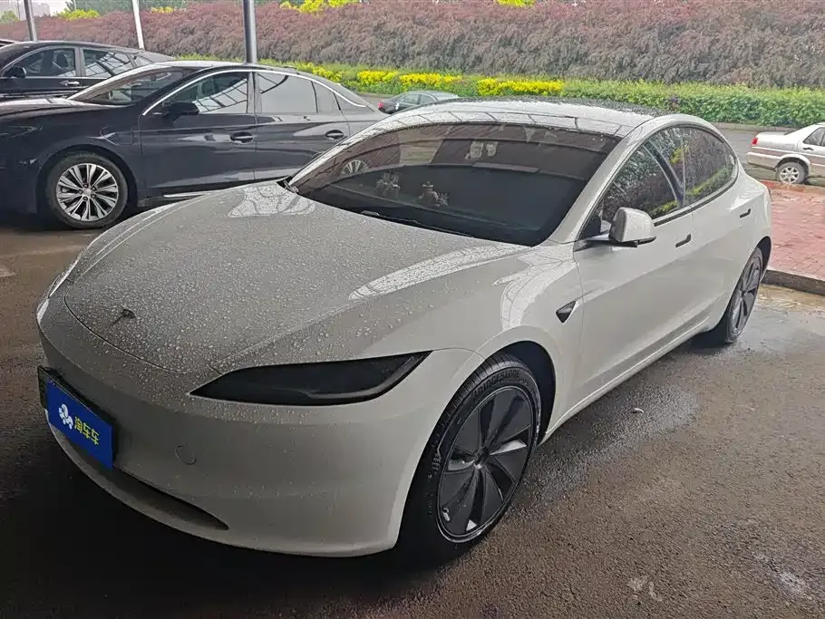 Tesla Model 3 — фото 1