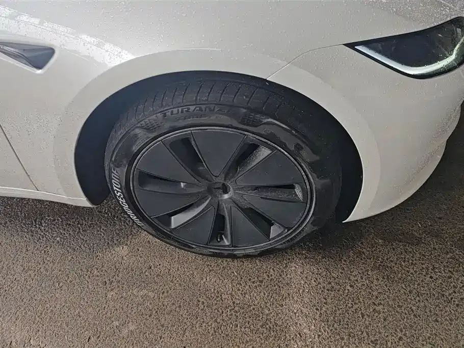 Tesla Model 3 — фото 10