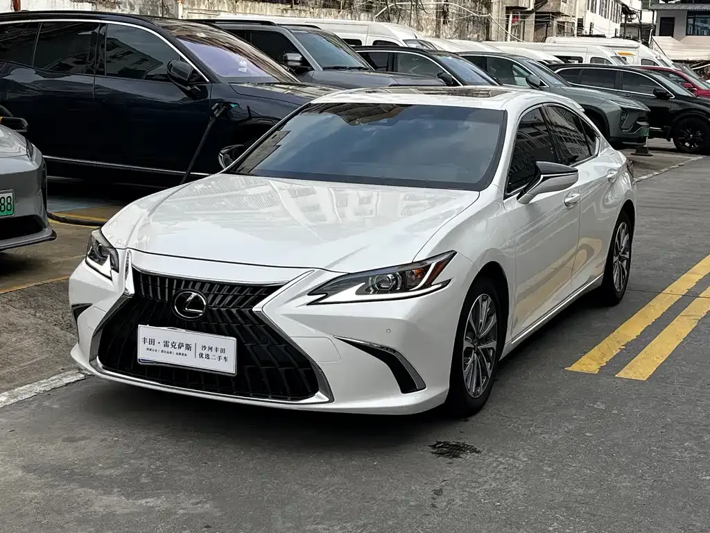 Lexus ES — фото 1